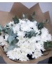 Букет 11 белых пушистых хризантем