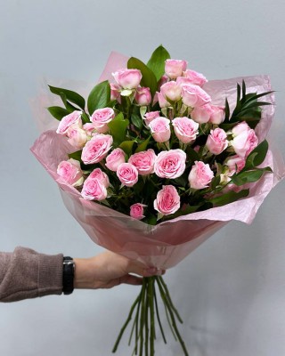 Букет 7 нежно-розовых кустовых роз