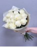 Букет 15 белых роз в оформлении