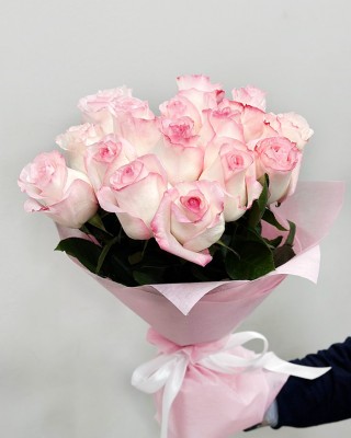 Букет 15 нежно розовых роз 