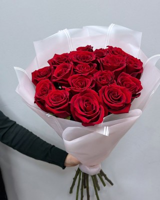 Букет 17 красных роз