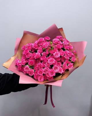 Букет 19 розовых кустовых роз