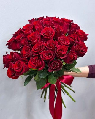 Букет 35 красных роз 