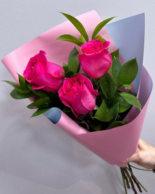 Букет 3 ярко-розовых роз