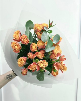 Букет 5 ярких кустовых роз