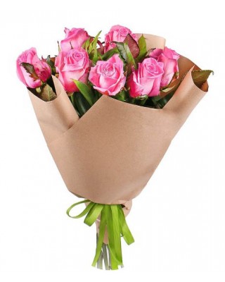 Букет 7 розовых роз с оформлением 