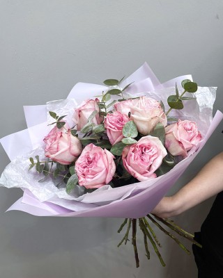 Букет 9 нежно-розовых пионовидных роз