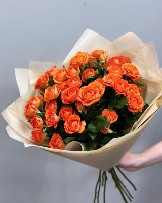 Букет 9 оранжевых кустовых роз