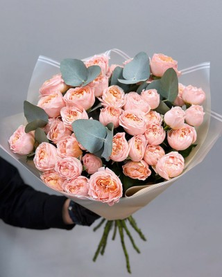 Букет 9 пионовидных кустовых роз