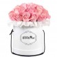 Светло-розовые розы в шляпной коробке